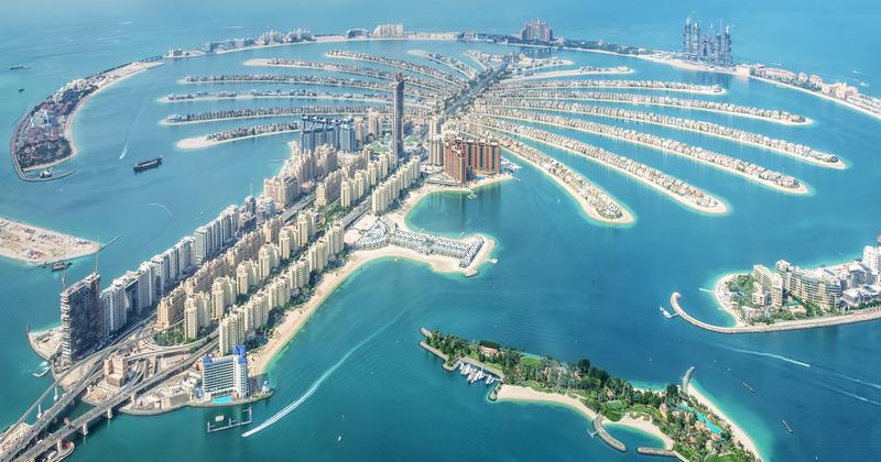 Porównanie lotów bezpośrednich i przesiadkowych do ZEA