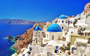 Czy Santorini jest bezpiecznym miejscem na wakacje? Sprawdź, co warto wiedzieć!