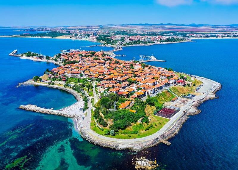 Ile czasu zajmuje lot do Bułgarii? Sprawdź, jak długo trwa podróż!