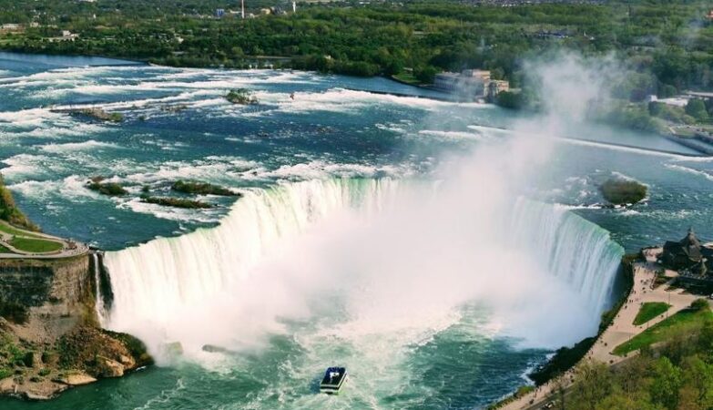 Przewodnik po podróży: jak dojechać z Toronto do Niagara Falls w kilku prostych krokach