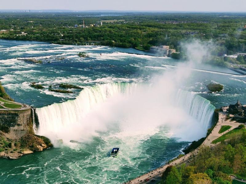 Przewodnik po podróży: jak dojechać z Toronto do Niagara Falls w kilku prostych krokach