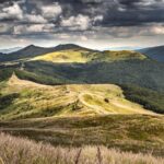 Bieszczady: Jak dojechać PKP i odkryć ich urokliwe zakątki?