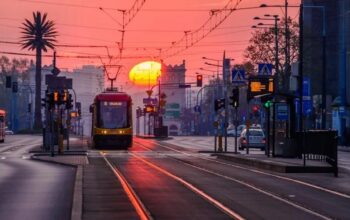 Jak wygodnie dojechać w Warszawie i kupić bilet na transport publiczny?