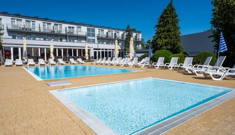 Jak wygodnie dotrzeć z Łodzi do Jarosławca? Praktyczny przewodnik