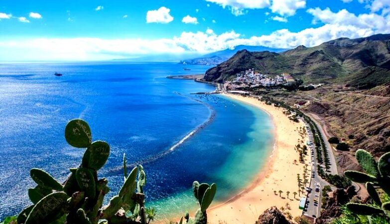 Jaki czas zajmuje lot na Teneryfę? Sprawdź, ile godzin trwa podróż!