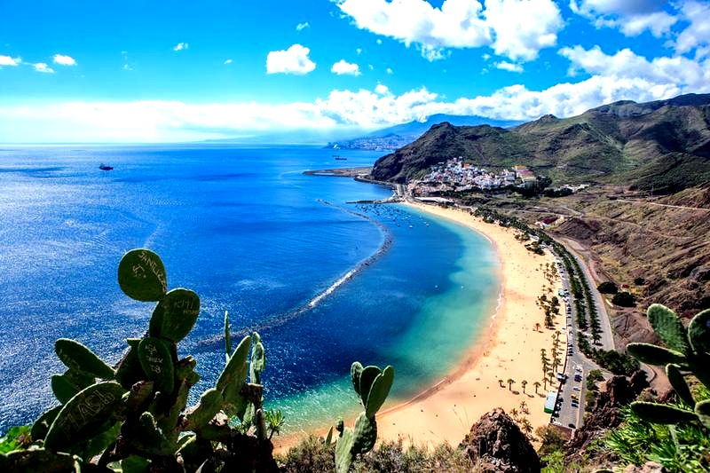 Jaki czas zajmuje lot na Teneryfę? Sprawdź, ile godzin trwa podróż!