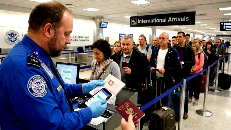 Jakie zasady dotyczą bagażu w samolotach do USA?