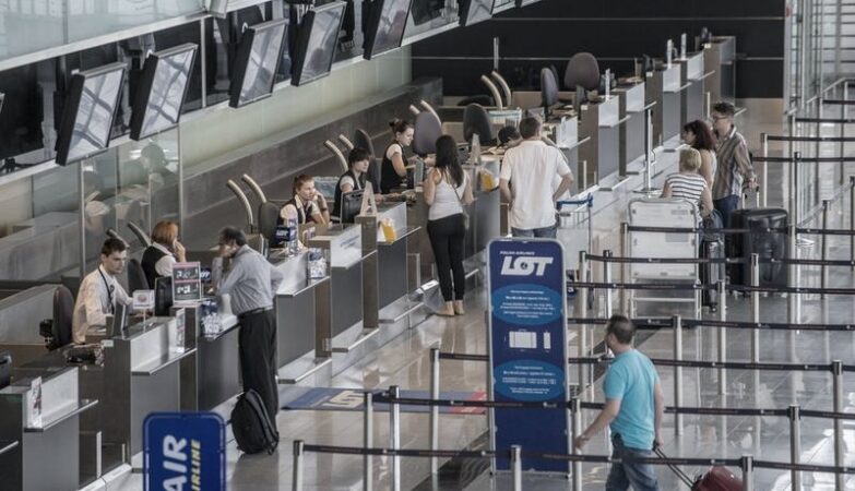 Ile czasu zajmuje odprawa przed lotem? Praktyczny przewodnik dla podróżnych
