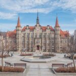 Jak skutecznie dojechać do Wałbrzycha? Praktyczny przewodnik dla podróżnych