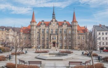 Jak skutecznie dojechać do Wałbrzycha? Praktyczny przewodnik dla podróżnych