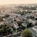 Najlepsze sposoby, jak dojechać do Radomska – przewodnik dla podróżnych