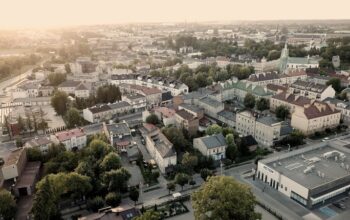 Najlepsze sposoby, jak dojechać do Radomska – przewodnik dla podróżnych