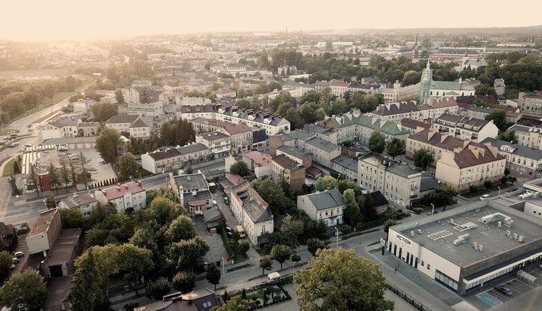Najlepsze sposoby, jak dojechać do Radomska – przewodnik dla podróżnych
