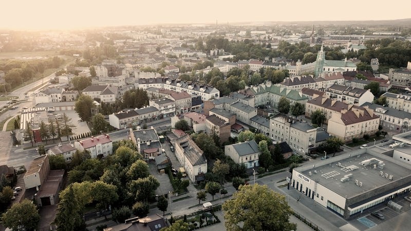 Najlepsze sposoby, jak dojechać do Radomska – przewodnik dla podróżnych