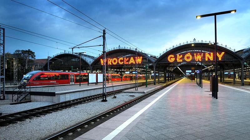 Gdzie zaparkować przy PKP we Wrocławiu: najlepsze miejsca i porady