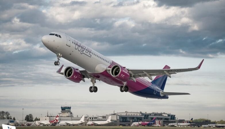 Ile przed odlotem można nadać bagaż rejestrowany w Wizz Air?