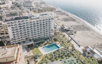 Jak dojechać z lotniska Málaga do Torremolinos: szybkie i tanie opcje