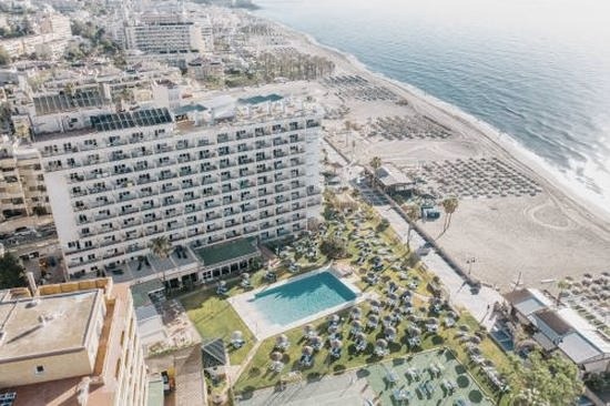 Jak dojechać z lotniska Málaga do Torremolinos: szybkie i tanie opcje