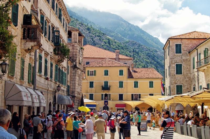 Kotor: jak dojechać, gdzie wysiąść i co zobaczyć