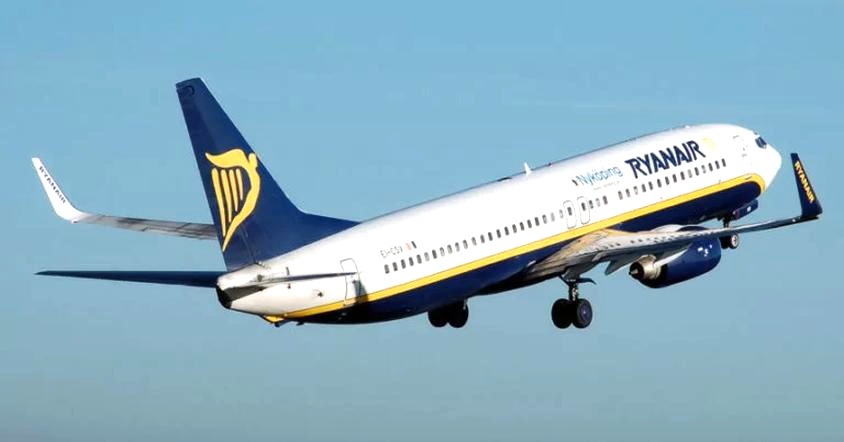 Jak opłacić bilet Ryanair przelewem? Zasady i dostępne opcje