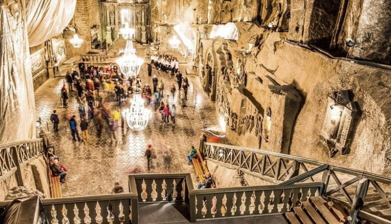 Kraków–Wieliczka: jak dojechać szybko i wygodnie? Ceny, czas i trasy