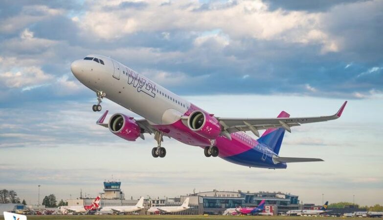 Wizz Air: jak przebukować bilet i zmienić termin lotu?