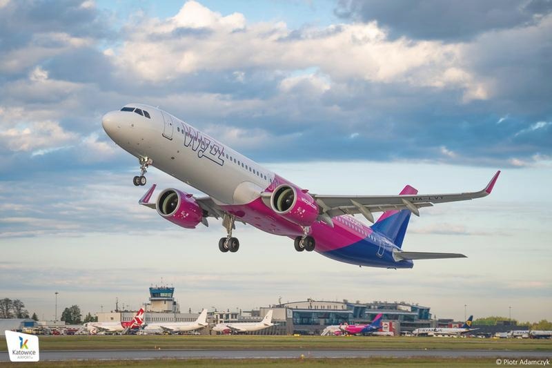 Wizz Air: jak przebukować bilet i zmienić termin lotu?