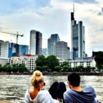 Ile zajmuje lot z Krakowa do Frankfurtu? Czas podróży w praktyce