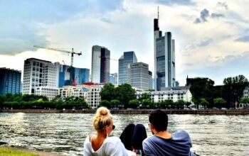 Ile zajmuje lot z Krakowa do Frankfurtu? Czas podróży w praktyce