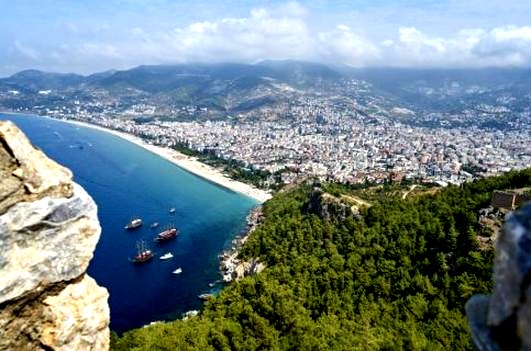 Jak dojechać z Türkler do Alanyi? Trasy, ceny i czas przejazdu