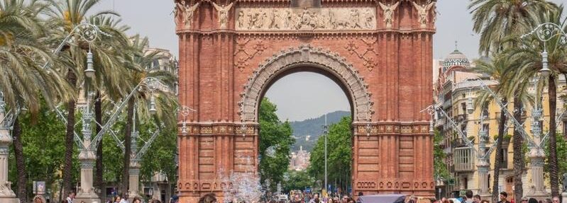 Jak dotrzeć do Barcelony? Samolotem, pociągiem, autem lub autobusem